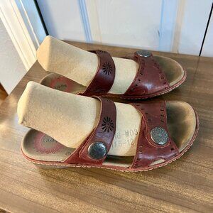 Taos Burgundy Leather Concho Sandal, size US 8  EUR 39